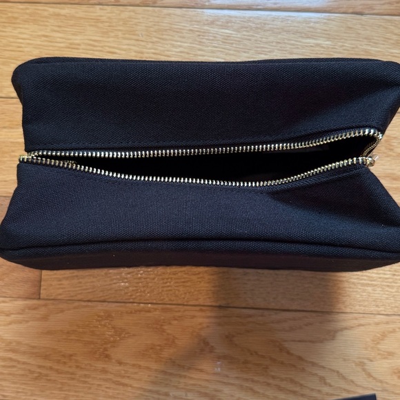 Paco Rabanne Toiletry Bag with Samples - Picture 3 of 10